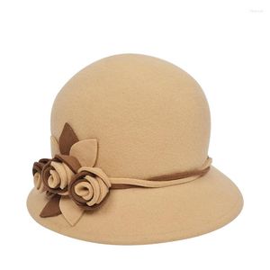 Berets Fashion Autumn Winter Retro Women's Warm Caps Wollen emmer Engeland Flower Hat