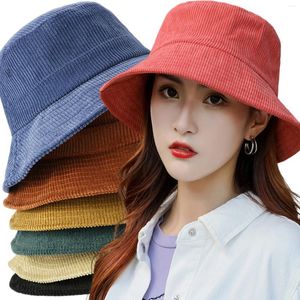 Bérets Fashion Classic Corduroy Bucket Hat Femmes Men de protection du soleil extérieur Cap pêcheur d'automne hiver chauds Capes de pêche Panama Chapeaux