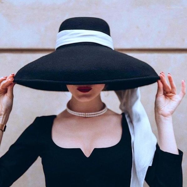 Beretas Fashion StreetStyle Black Wide Wool Bucket Bucket Sombrero femenino Vintage grande para mujeres se parece a Audrey Hepburn 205T