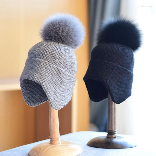 Bérets Mode Épais Chaud Oreille Cap Pour Femmes Automne Hiver Fourrure Tricoté Bonnets Chapeau Avec De Véritables Pom Poms Détachables