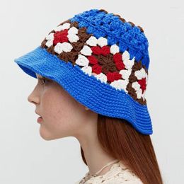 Berretti Fashion Trend Designer Cappello da pescatore lavorato a maglia a fiore cavo a mano Summer Panam Travel Cappelli da pescatore di lana pieghevoli da donna