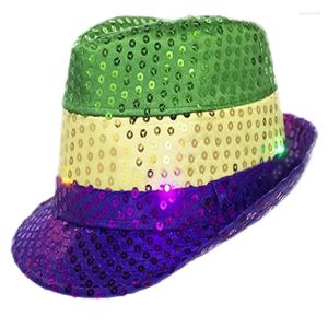 Bérets Fashion Vintage Hat Christmas Brim Brim Hats Fedora Felt Sequins Accessoire avec droking de lumière LED