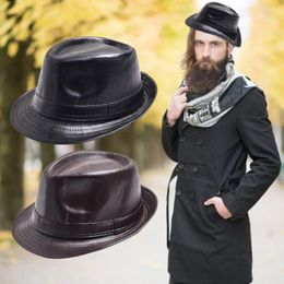 Berets Fashion Vintage Hat Gentleman Classic Fedora Pu Leather Jazz Cap met grote rand voor etentje