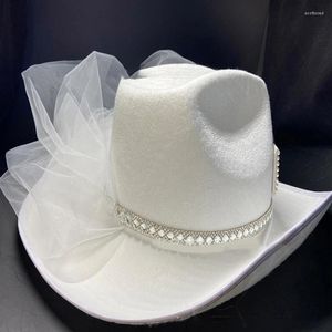 Beretten voor Rhinestone Women Bride Letter Cowgirl Hat Wide rand BRIM BRIDAL Western Shinning White Fedora Poshoot Supplies