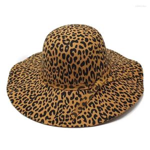 Bérets gratuits léopard chapeaux pour femmes haut formel casquette Fedora parasol britannique voyage mode impression coupe-vent coton chapeau de soleil hiver