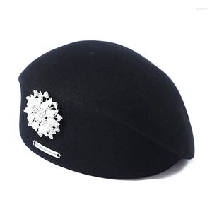 Baretten Franse stijl baretpet Zwarte muts voor dames Casual wollen hoeden Kristallen bloembroche Dame Stewardess Vrouw
