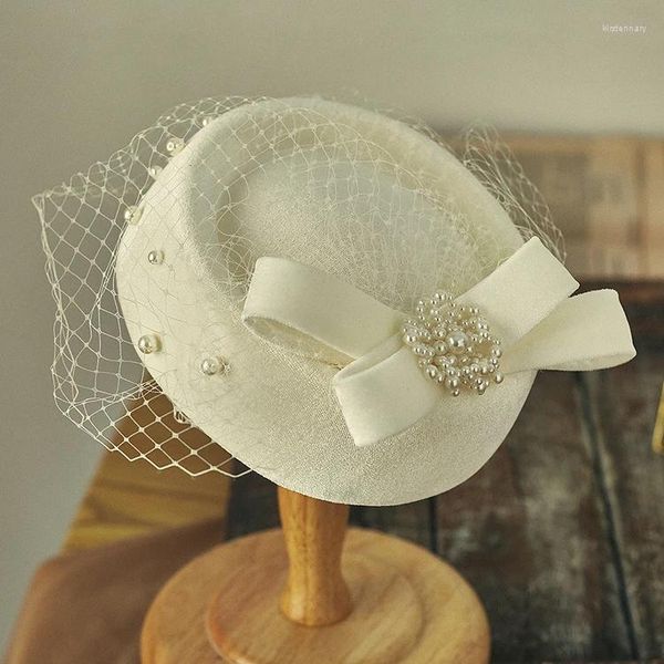 Bérets Style français Femmes Mini Fascinator Chapeau Pince à cheveux Velours Perle Bow Visage Voile Fedora Cap Élégant Dames Cocktail Party Headpiece