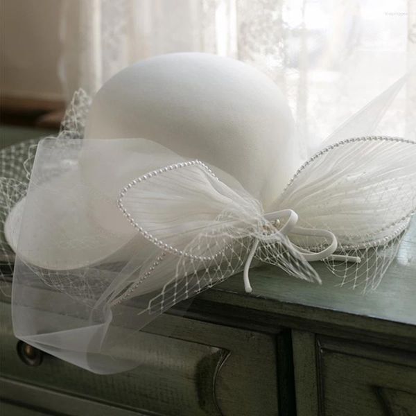 Bérets FS blanc dôme chapeau avec voiles perles laine feutre Fedoras casquettes pour femmes Banquet mariage chapeaux de mariée dame Cloche casquette