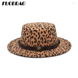 Berets Fuodrao Luipaard Print Fedoras Hoed voor vrouwen Wool Flat Top Wide Brim Vintage Belt Bowler Hats Men Jazz P19