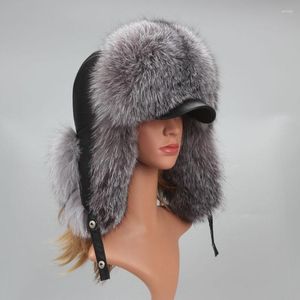 Bérets véritable chapeau de fourrure en argent avec rabats d'oreille véritables casquettes naturelles pour les femmes russes Bomber chapeaux casquette de trappeur haut en cuir