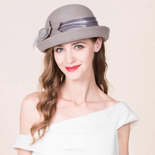 Berets Girls Winter Fedoras chaude chapeau femelle Style britannique mignon Cashmere Painter Cap Fleur décorer B-8721