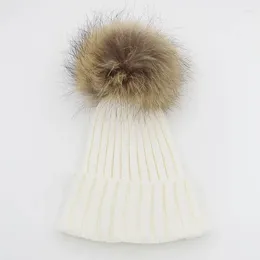 Baretten GZHILOVINGL Grote Pompoms Gebreide Beanie Hoed Voor Vrouwen Mannen Winter Natuurlijke Wasbeer Bont Warme Hoeden China Fabriek