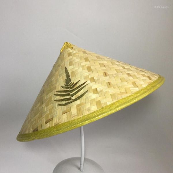 Bérets faits à la main à la main Sunshade Paille Capre de paille unisexe Style chinois Bamboo Hats Hats Dance Accessoires Cone Fisherman Chapeau touristique Caps de pluie