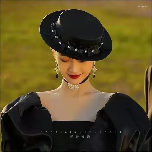 Bérets haut de gamme noir satin chapeau de mariage français style fleur plat Fedoras dames bal fantaisie cocktail course fête formelle Fedora fascinateur