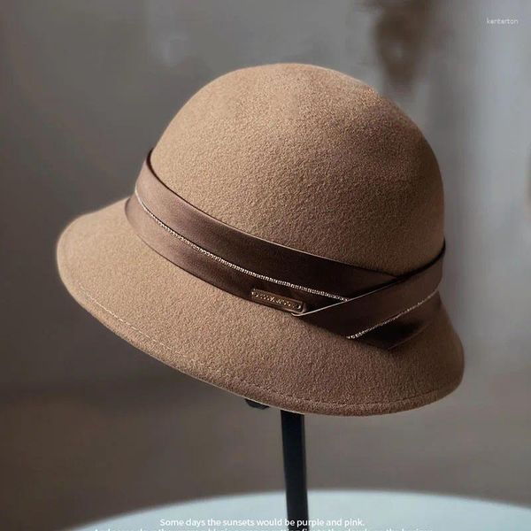 Bérets Chapeau de laine de boutique de qualité haut de gamme automne et hiver Socialite léger luxe banlieue feutre pêcheur