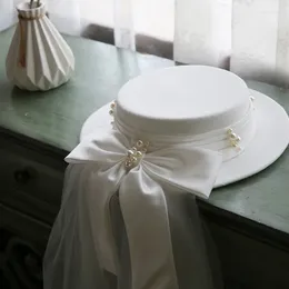 Bérets Chapeau de mariage en satin blanc haut de gamme Grand nœud Perle Formelle Cocktail Party Fedoras élégants avec long voile Mesh Coiffe de mariée