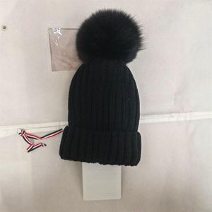 Bérets de haute qualité classique chaud bonnet décontracté en coton et laine hiver unisexe chapeau tricoté boule de cheveux naturelle
