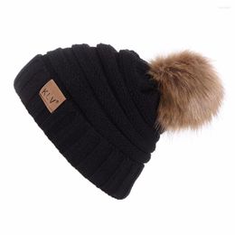 Bérets Homenest Men Femmes Capuge chaude avec oreilles Déplacer le crochet Hiver Wool tricot Ski Boneie Skull Souchy Caps Hat Gorros Mujer Invierno