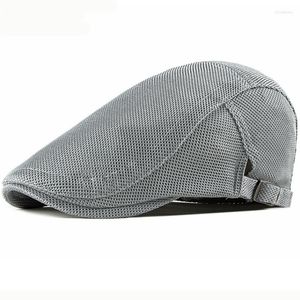 Beretten ht2475 mesh cap ademende zomer zon hoed mannen vrouwen solide taxichauffeur sboy flat baret hoeden verstelbaar