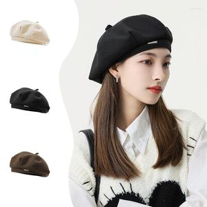 Bérets Ins Metal Label Beret Cap Mode sud-coréenne Quatre saisons Couple Couleur unie Chapeau octogonal Tendance Style simple 2022