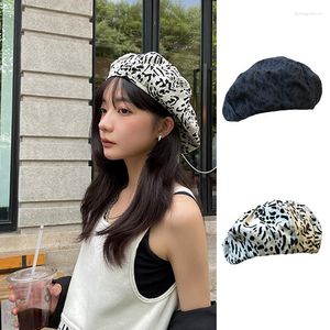 Bérets Japonais Trend Fashion Béret Femmes Spring and Automne Thin Style Corée Retro Retro Face sauvage Small Leopard Print Big Cloud Hat