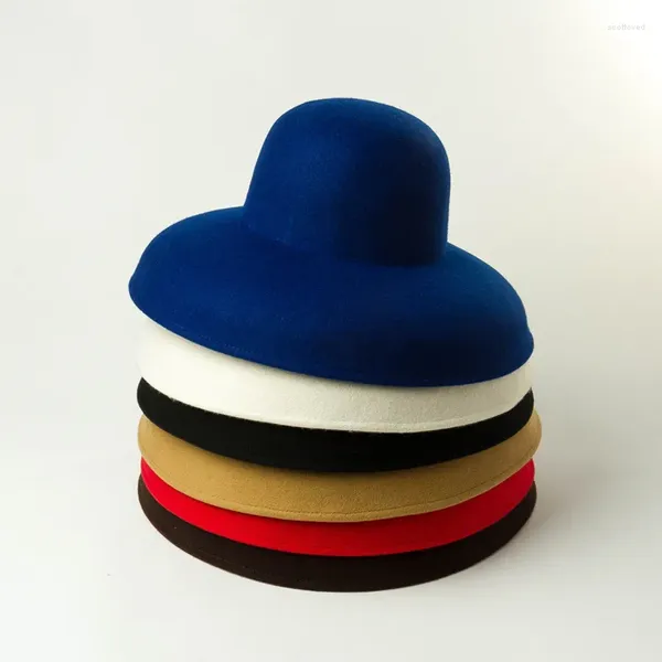 Bérets King Wheat Wide Edge Big Brim Laine Formel Noir Hepburn Femmes Fedora Stage Show White Felt Cap Winter Lady Perform Red Top Hat