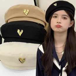 Baretten Koreaanse Herfst Winter Wollen Caps voor Vrouwen Retro Wilde Mode Lolita Liefde Metalen Schilder Hoeden Elegante Effen Baret Hoed 231201