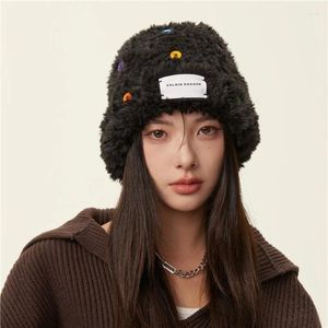 Bérets Chapeau de godet de mode coréenne Bouton coloré Casquette décorative Hiver Peluche Fille Femmes Épaissie Chaud Résistant au froid Skullies Bonnets