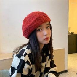 Boinas Sombrero de boina roja coreana Otoño e invierno Gorro de punto Gorras acrílicas literarias para mujeres Moda francesa Boinas Pintor Gorras
