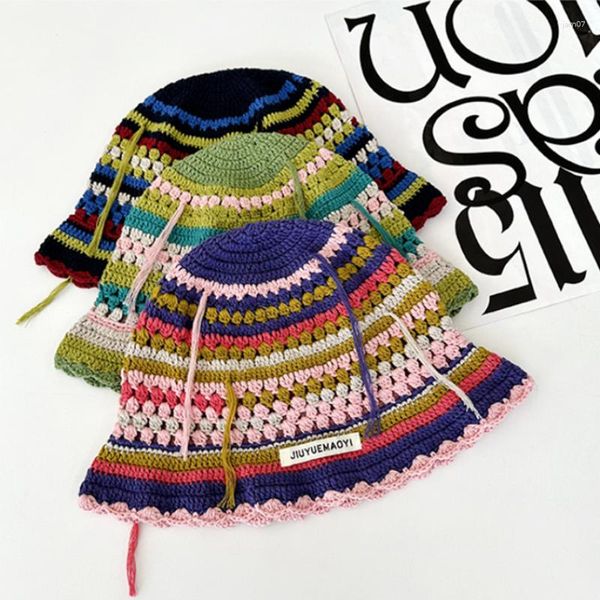 Boinas coreanas retro raya hecha a mano crochet sombreros de cubo otoño e invierno y2k gorra de pescador mujeres borla color lana