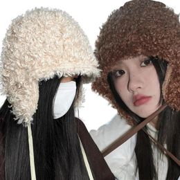 Beretten Koreaanse retro wollen trendy winddichte pluche bommenwerper hoeden vrouwen herfst winter warme outdoor oorbeveiliging geruite dames petten