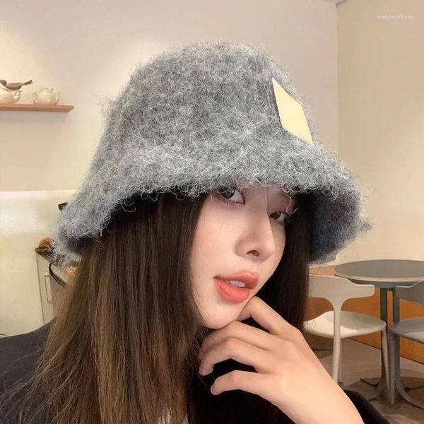 Bérets coréen hiver lettre PU cuir patch seau chapeau laine chaud épaissi petit visage couleur unie peluche polyvalent bassin chapeaux pour les femmes