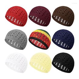 Bérets Kufi Cap Solid Coton Femmes Hommes Chapeaux de Prière Bonnet Islamique Crochet Fait Main Hiver Garder Au Chaud Accessoires