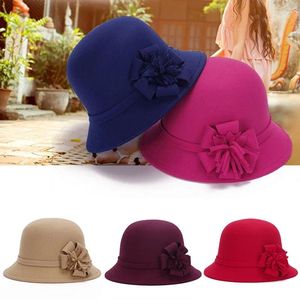 Berets senhoras inverno vintage elegante cor sólida lã flor feltro bowler chapéus cloche balde boné