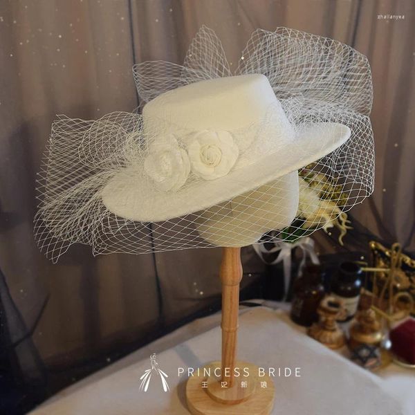 Bérets Grands Fedoras à rât blanc plat Elegant Veil Veil Mariage Chapeau Headswear Gauze Flower Bride Party Femme Fedora Fedora Cap