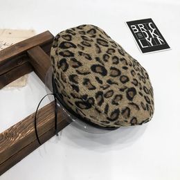 Bérets Béret léopard pour femmes en automne et en hiver littérature Simple Art rétro artiste chapeau coréen décontracté PU cuir bord bonnet 231005