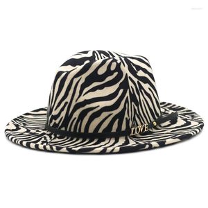 Bérets léopard Fedora chapeau Cowboy pour femmes et hommes casquette de couleur double face large bord avec chaîne d'amour