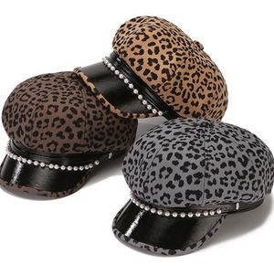 Bérets imprimé léopard à bord court Version coréenne perle femmes chapeau feutre printemps automne Protection solaire béret ed casquette 230831
