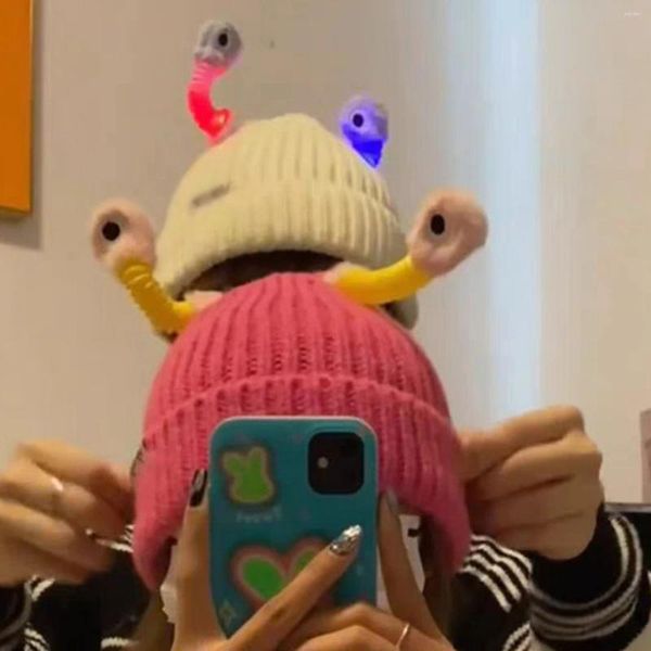 Boinas Luminoso LED Lindo Dibujos animados Ojos grandes Gorros Gorros Mujeres Coreano Pareja divertida Sombrero de punto Y2k Moda Invierno Cálido Gorro frío para fiesta