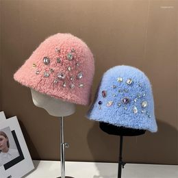 Bérets Couleur de luxe Raminestone Lamb Faux Fur Bucket Hat Femmes Fashion Coréen Fashion Basin Lady Winter Warm Fisherman