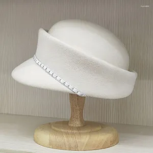 Bérets de luxe pour femmes, chapeaux d'hiver en laine, chapeau en feutre Fedora, bande en cuir, pilulier de mariage, chapellerie, Base fascinateur