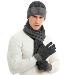 Berets Man 3 PCS / Set Couleur double face écharpe assortie d'automne Men de mode d'hiver Femmes Glants de chapeau épaississant simple