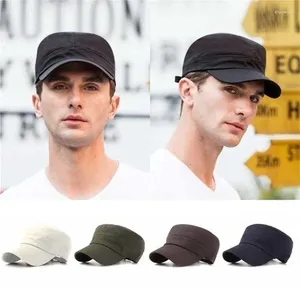 Bérets Men Caps simples ajustés Chapeau de style armée vintage Houstante de couleur de couleur solide décontractée à l'épreuve du soleil Haute qualité