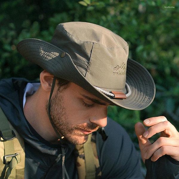 Boinas Hombres Sombrero de cubo Letra Bordado Etiqueta de cuero Vaquero Impermeable Senderismo al aire libre Pesca Gorra Luz 8 cm Ala Anti-UV Sol