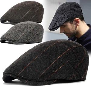 Berets Men Classic Plaid Stripe Newsboy Cap voor mannelijke Winter Katoen Flat Ivy Vintage Gatsbay Hat Irish Outdoor Cabbie Beret Painter Hat D240417