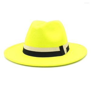 Berets Men Fedora Jazz Hats Cowboy-hoed voor vrouwen en dubbelzijdige kleur Cap rood met zwarte diamantgroothandel 2022