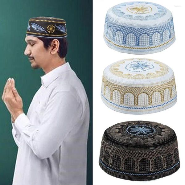 Berets Men Muslim Hat Coton broderie prière musulmane turban saoudie arabe Islam Caps de l'Inde juive