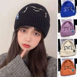 Boinas Hombres Mujeres Casual Esquí Invierno Bordado Oso Patrón Beanie Gorras Sombrero de punto