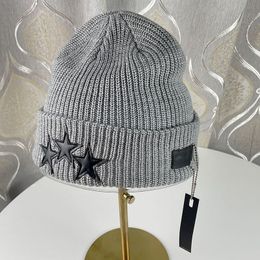 Berets Men Vrouwen gebreide sterren Caps Elastische Unisex Winter Warm Beanie Casual Short Thread Hip Hop Hats 230214