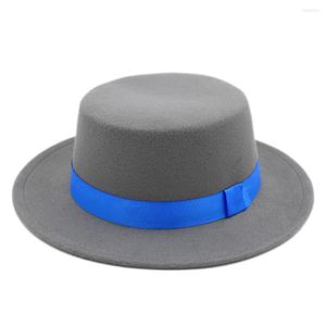 Boinas Mistdawn Classic Wool Blend Boater Hat Wide Brim Pork Pie Cap Bowler Flat Top para Mujeres Hombres W / Blue Ribbon Talla L